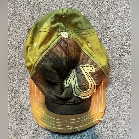 Vintage TRUE RELIGION xxx Distressed Trucker Hat Y2K Horseshoe Logo - Picture 1 of 6